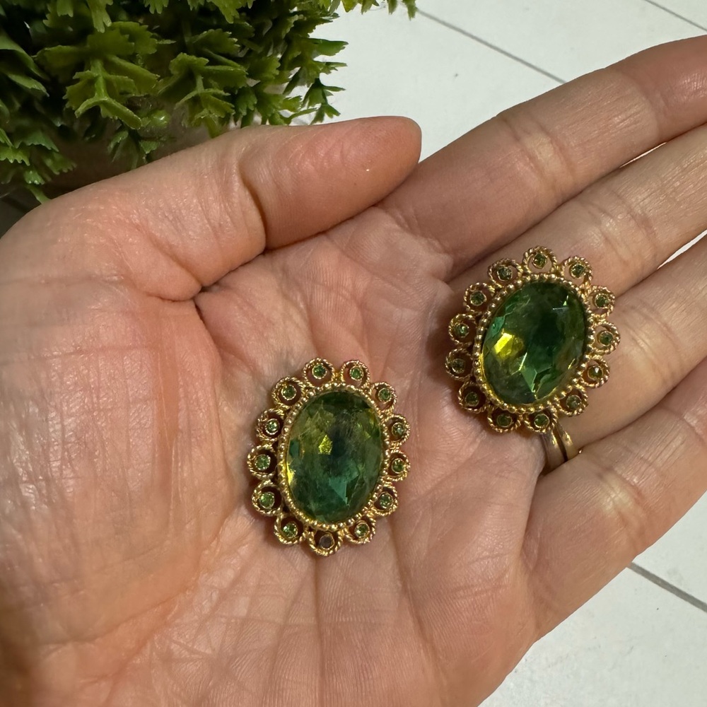 Vintage Corocraft Gold‎ Toned Green Gem Clip On Earrings